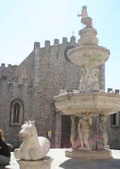 Taormina_Duomo e Fontana