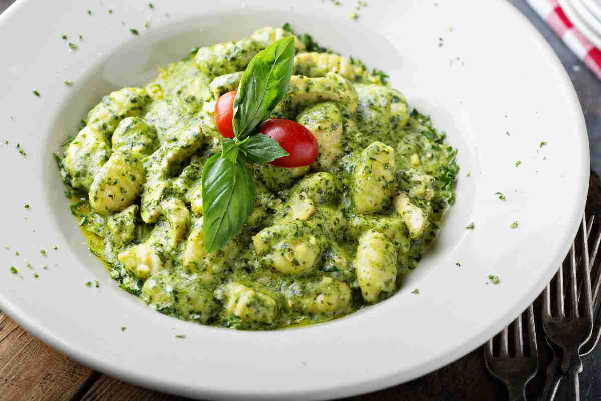 È Il piatto che ti salva la dieta, gnocchi di piselli e pomodorini