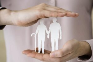 Due sono le principali opzioni per chi intende raggiungere subito i requisiti pensionistici: il riscatto della laurea e la cosiddetta pace contributiva.