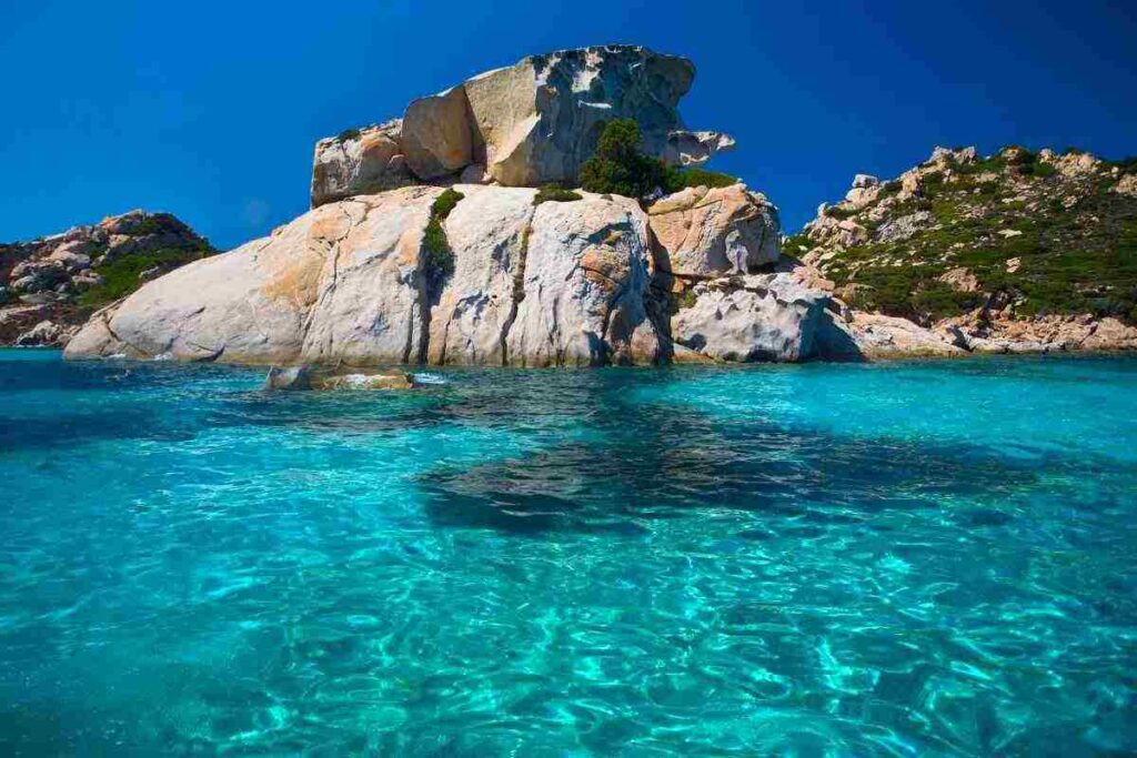 Sardegna per tutte le tasche: pensione completa e mare caraibico