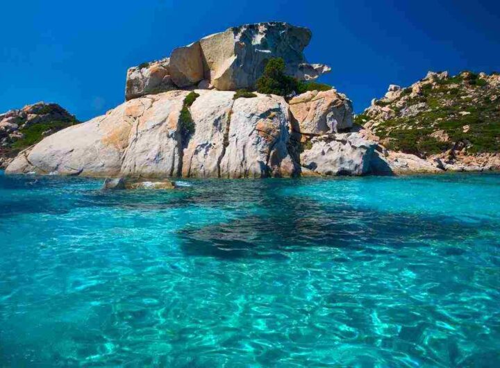 Sardegna per tutte le tasche: pensione completa e mare caraibico